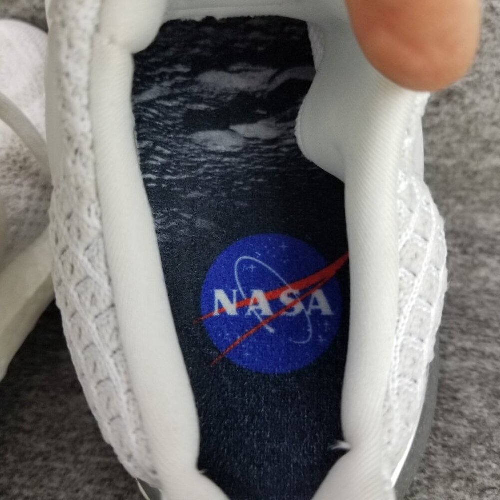 ✅Womens 8 Adidas Ultra Boost 5.0 DNA NASA Halo Cloud White Sneaker Running Shoe - Picture 4 of 11